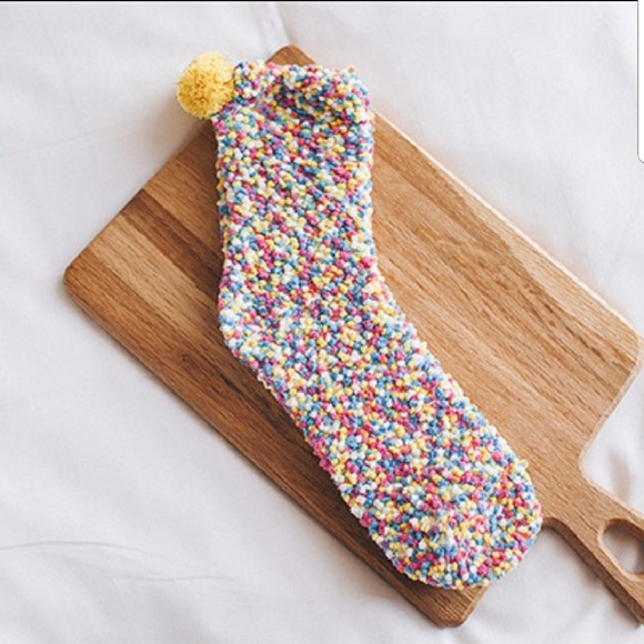 Cupcake Fuzzy Socks-Yellow - Picture 4 of 5